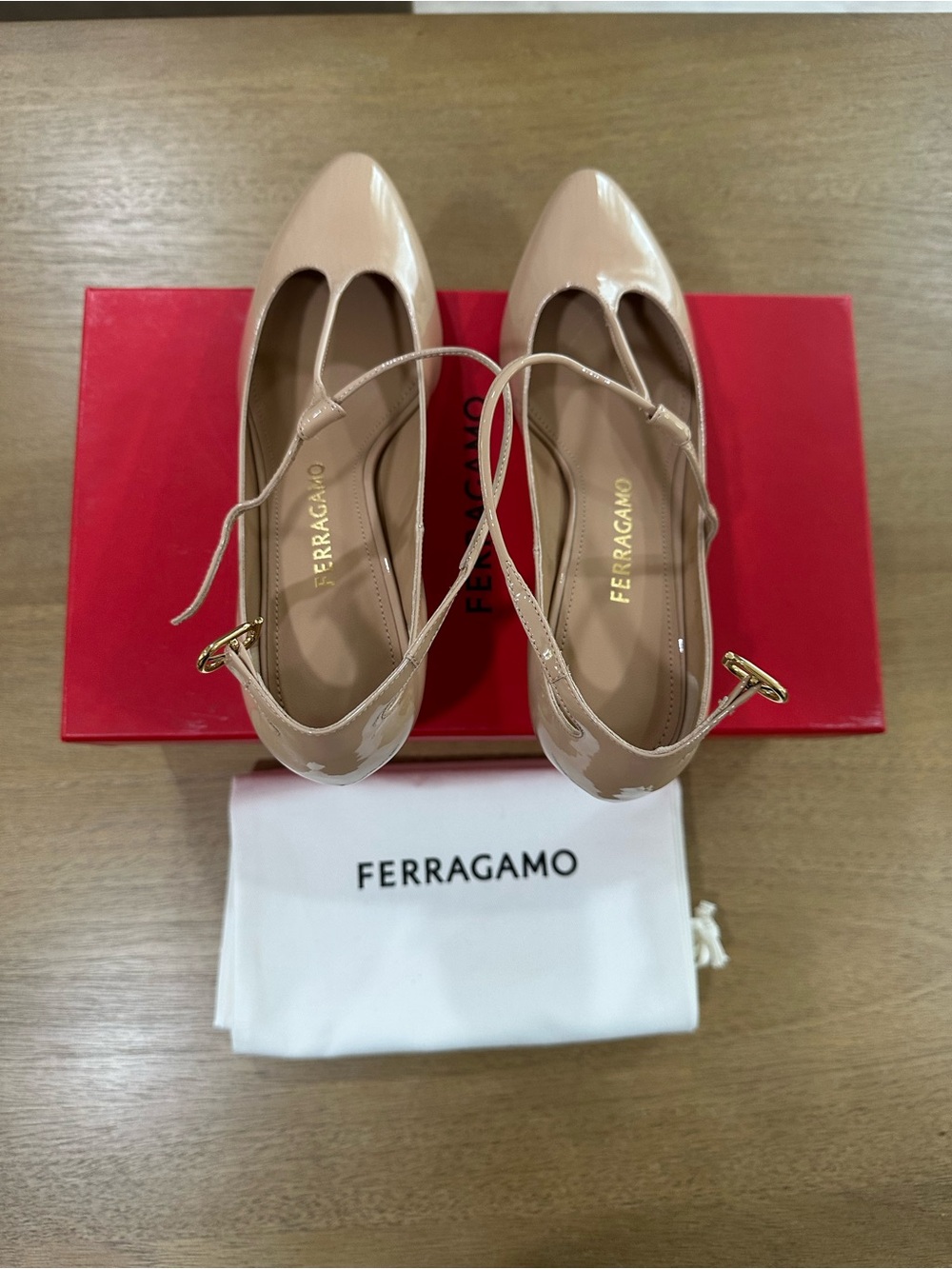 Salvatore Ferragamo Tania 40 Nude Patent Leather